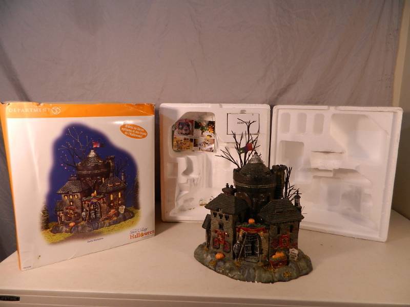 lot 107 image: Dept 56 Halloween House