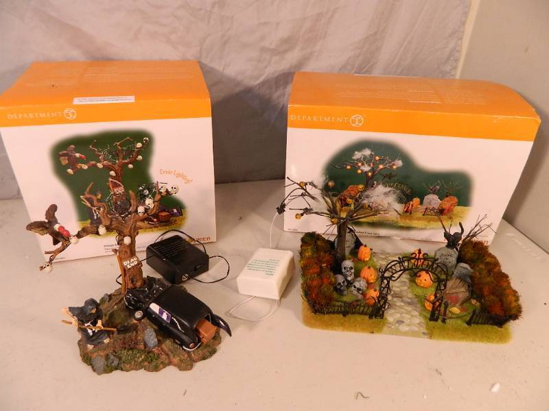lot 117 image: Dept 56 Lighted Accessories