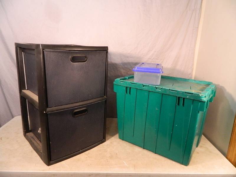 lot 135 image: Storage Containers