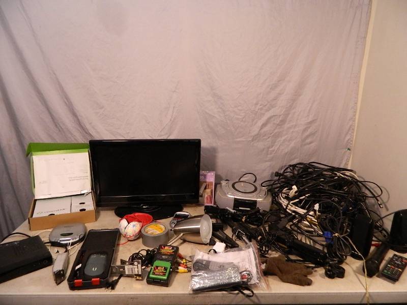 lot 140 image: Assorted Electronics