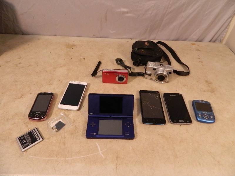 lot 142 image: Nintendo DS, Cellphones, Cameras, More