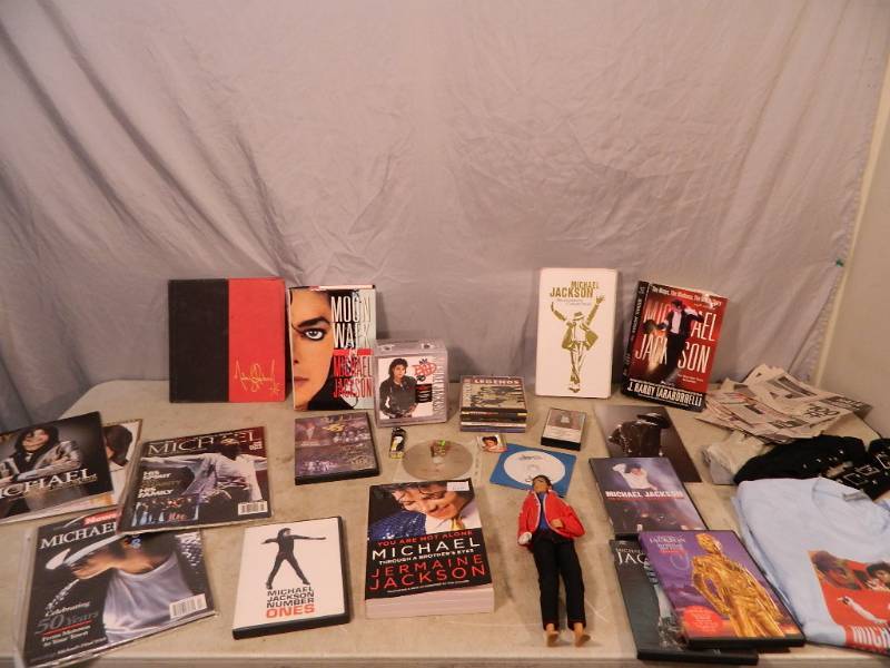 lot 154 image: Michael Jackson Collection