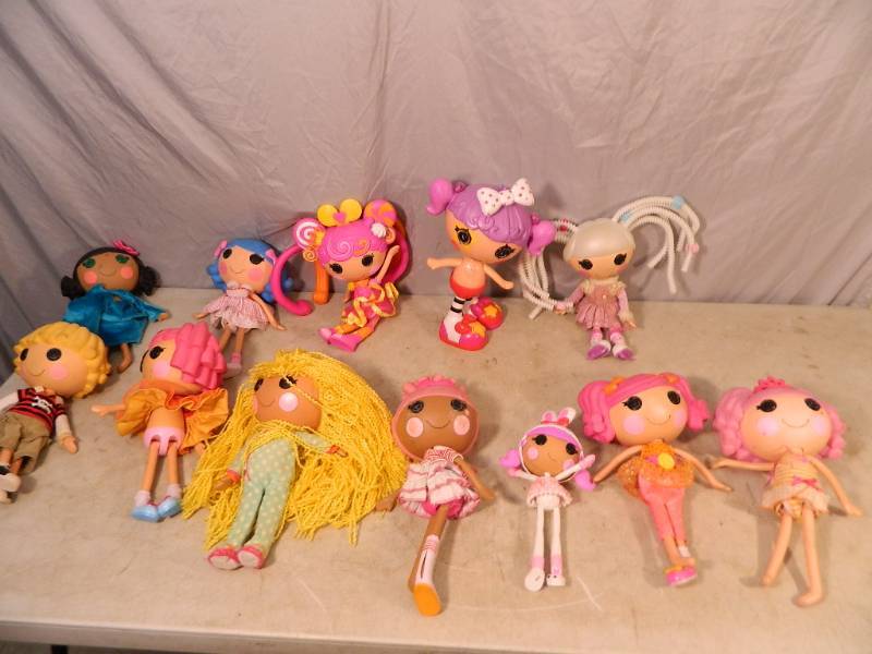 lot 160 image: 12 Lalaloopsy Dolls