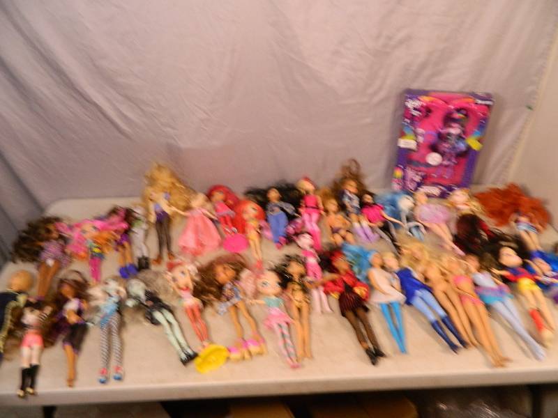 lot 164 image: Barbies, Bratz Dolls, Etc