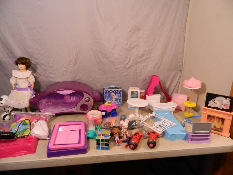 lot 165 image: Easy Bake, Frozen, and Assorted Toys