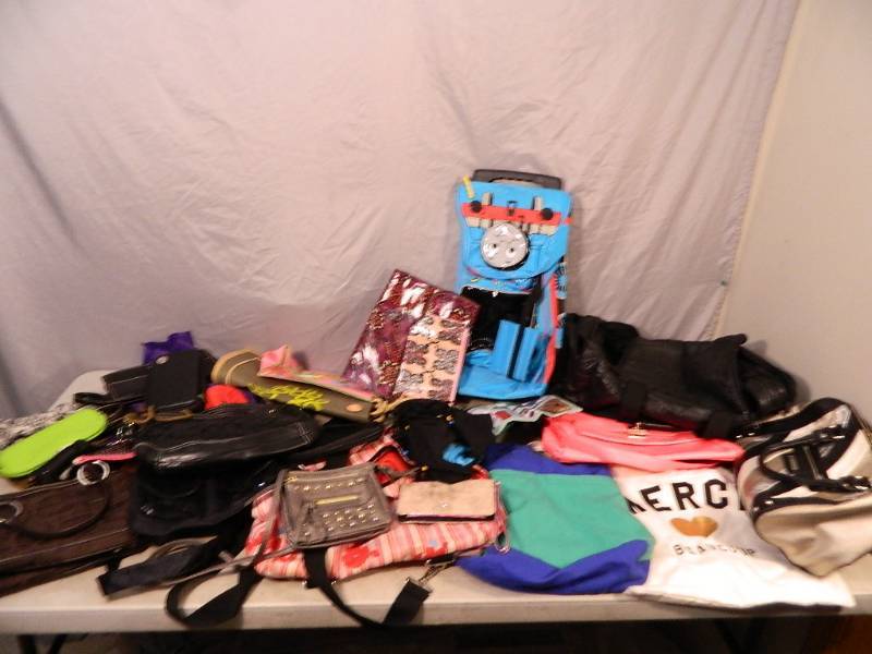 lot 177 image: Assorted Bags and Purses
