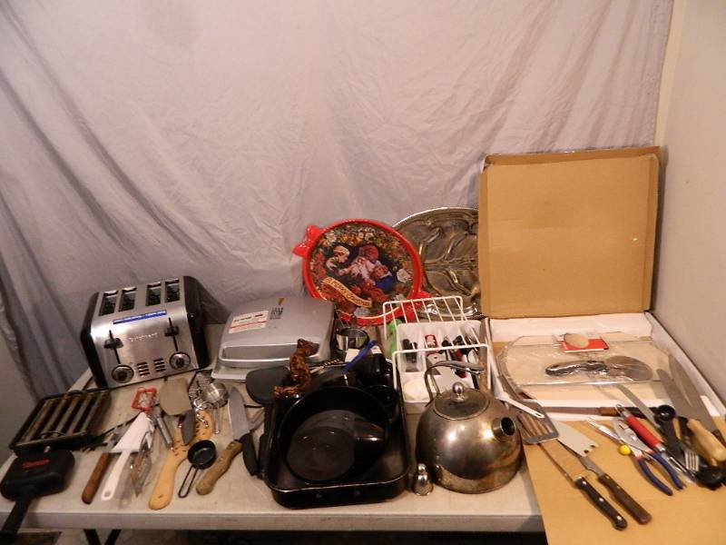 lot 185 image: Kitchen Items