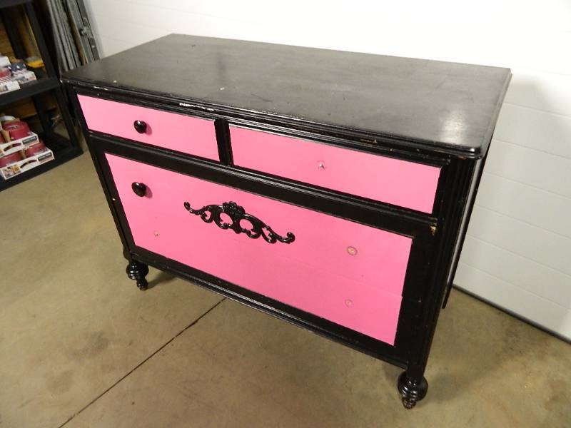 lot 195 image: 4 Drawer Dresser