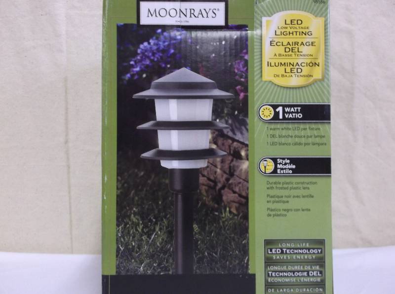 OUTDOOR LIGHT FIXTURE
