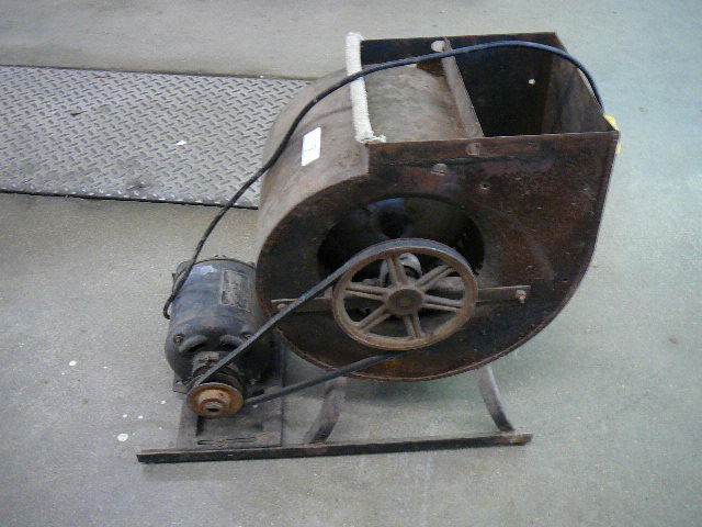 lot 7 image: Furnace Blower With Motor
