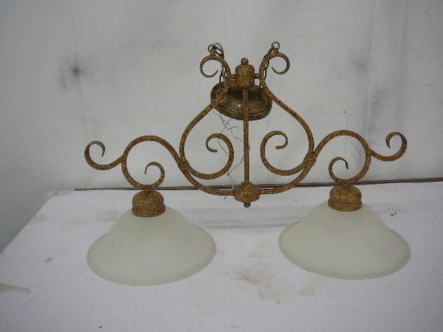 lot 10 image: Light fixtures