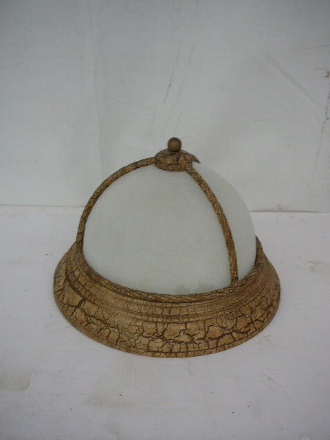 lot 15 image: Light fixtures