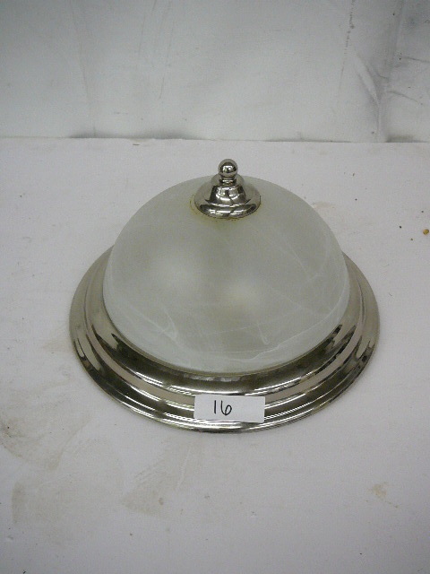 lot 16 image: Light fixture