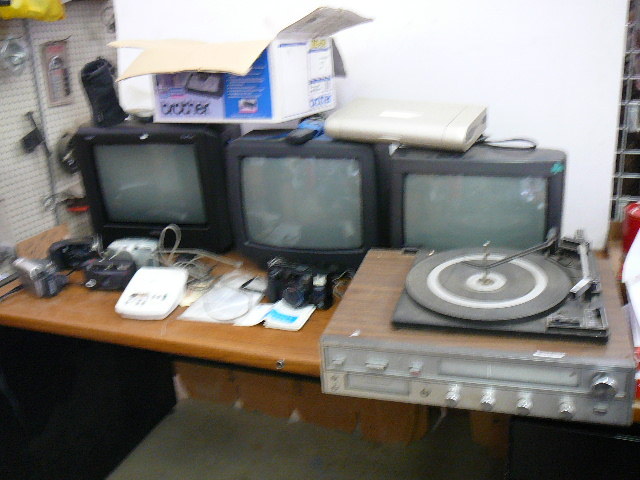 lot 22 image: Lot of Electronics