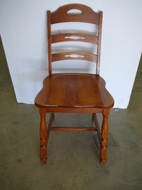 lot 25 image: Wooden chair
