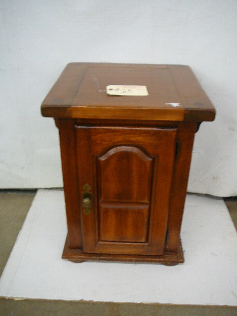 lot 23 image: Wooden End Table