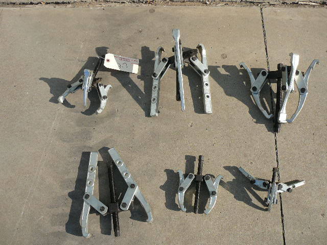 lot 27 image: Gear Pullers (NEW)