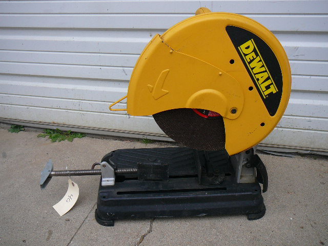 lot 40 image: 14 Dewalt chop saw with blade