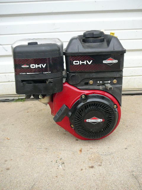 lot 42 image: Briggs& Stratton OHV Engine