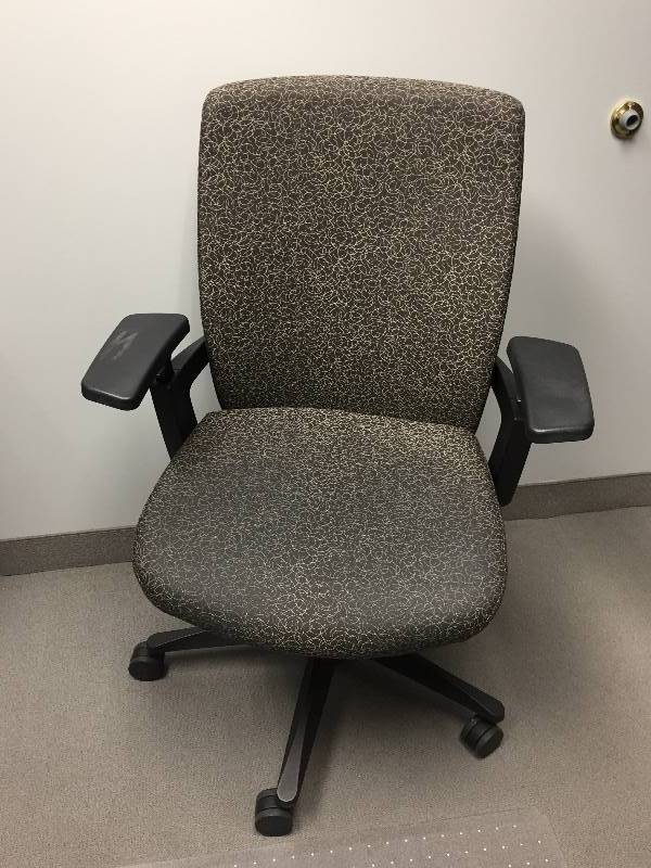 lot 71 image: Office Desk Chair