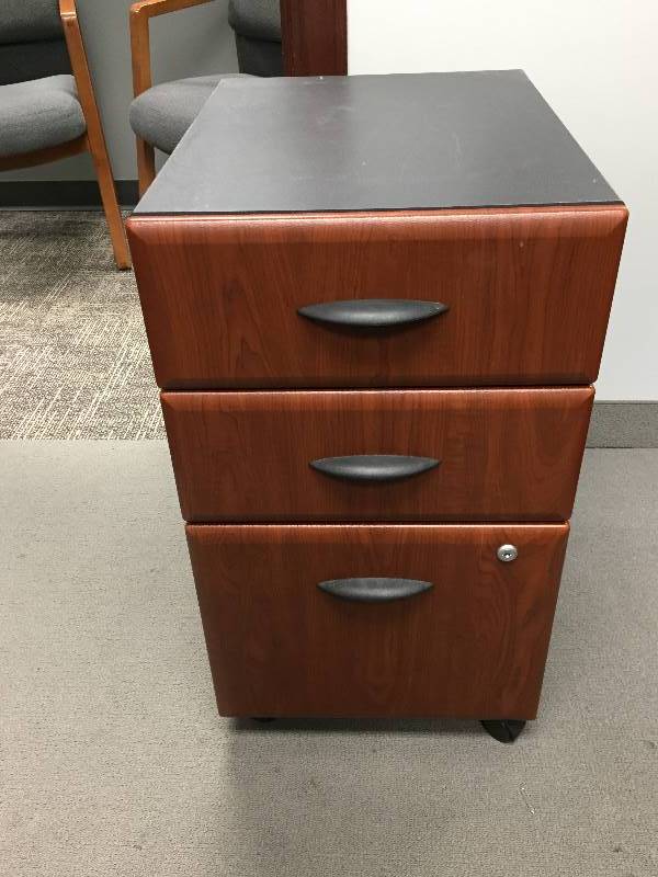 lot 70 image: 3 Drawer Filing Cabinet