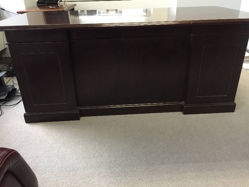 lot 1 image: Executive Desk - Stow & Davis