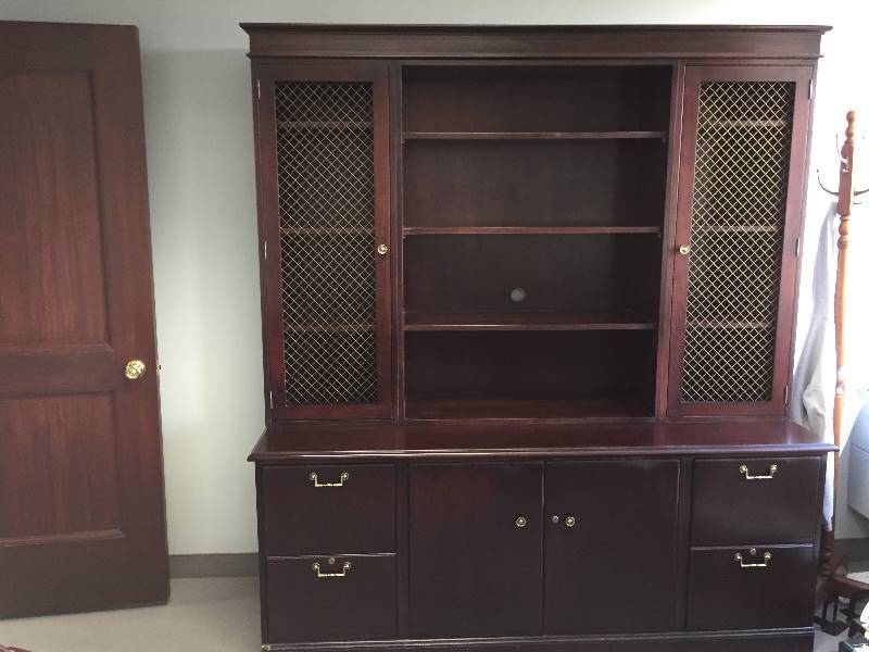 lot 2 image: 2 Piece Bookshelf & Cabinet