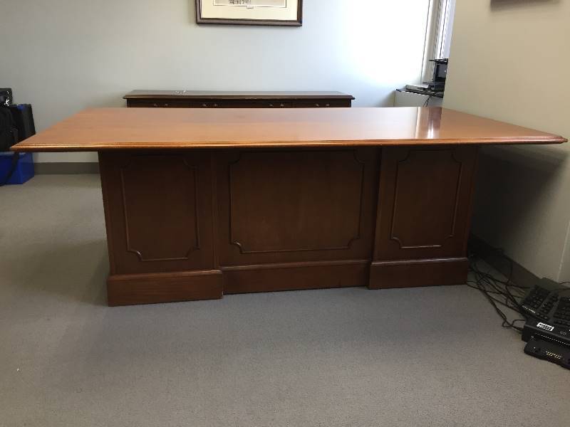 lot 8 image: Executive Desk