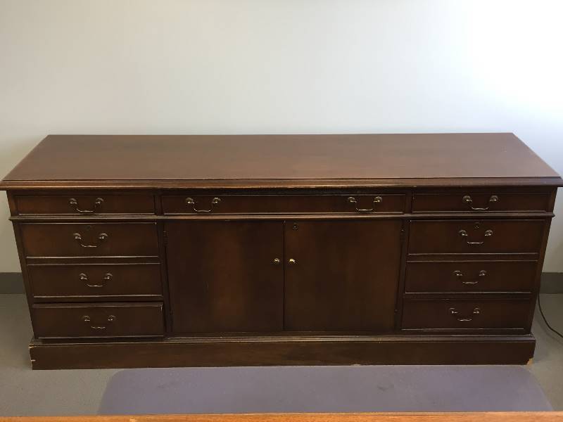 lot 9 image: Credenza