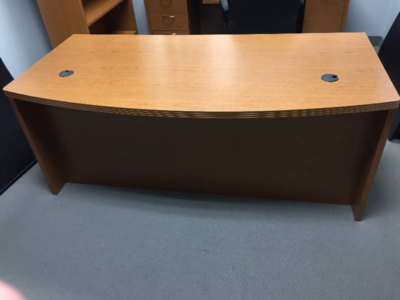 lot 29 image: Executive Desk - Rounded Front