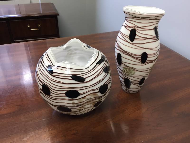 lot 43 image: Art Glass Vases