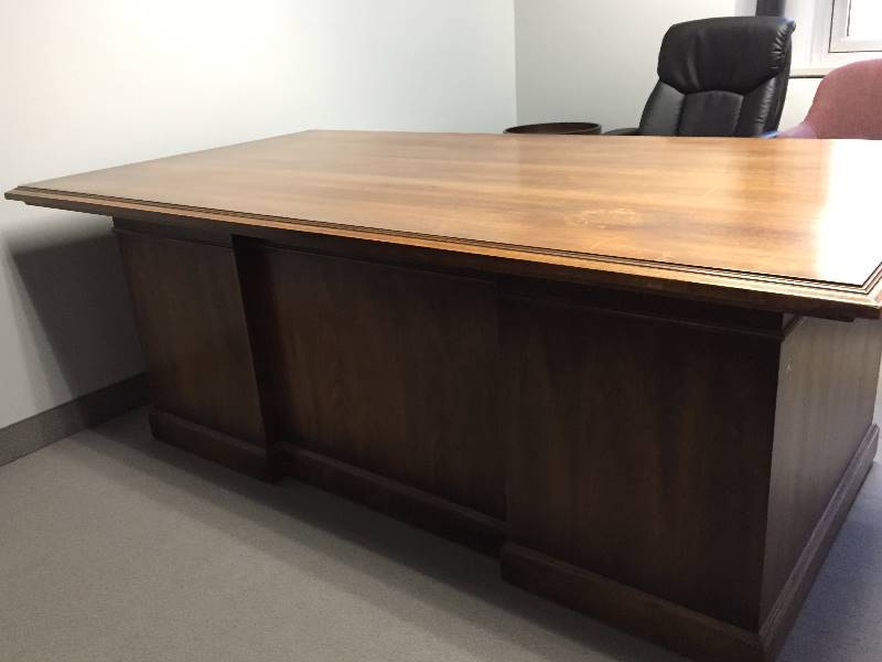 lot 46 image: Executive Desk