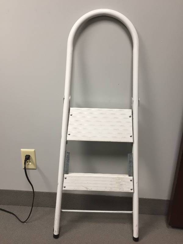 lot 118 image: Folding Stepstool  Ladder