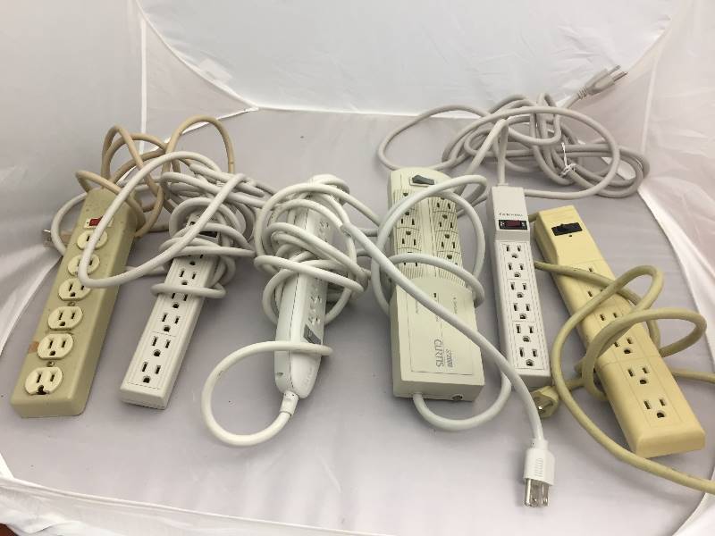 lot 121 image: Qty 6 Surge Protectors