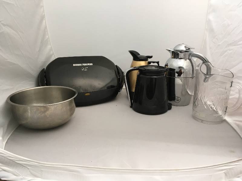 lot 131 image: Coffee Warmers, George Foreman Grill