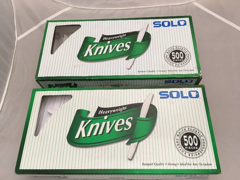 lot 141 image: 2 Boxes of Disposable Knives