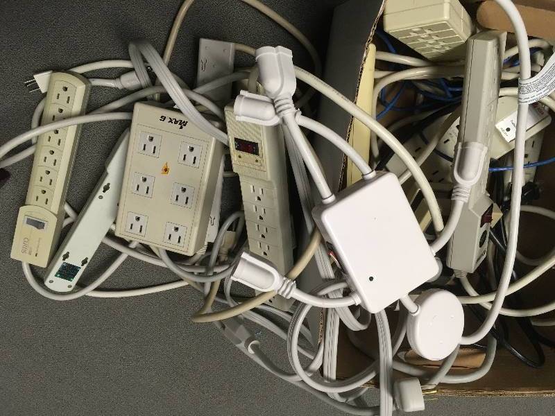 lot 157 image: Qty 13 Surge Protectors