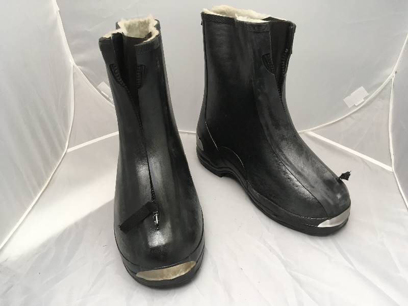 lot 95 image: Snow Gear Boots - Front Zip Sz 13