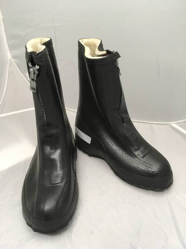 lot 173 image: Lacrosse Zip Front Boots Sz 6