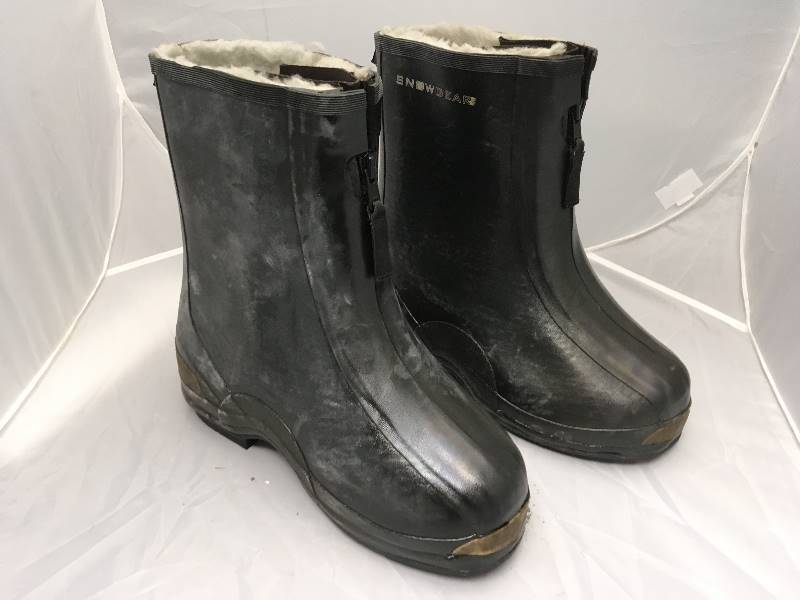 lot 95B image: Snow Gear Boots - Front Zip Sz 1012