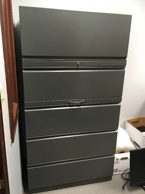 lot 90A image: Gray Metal Filing Cabinet