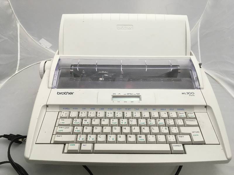 lot 185 image: Brother ML300 Display Typewriter