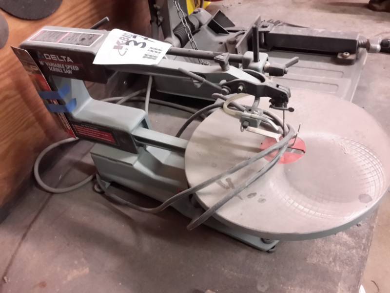lot 37 image: Delta 16 in Variable Speed Scroll Saw