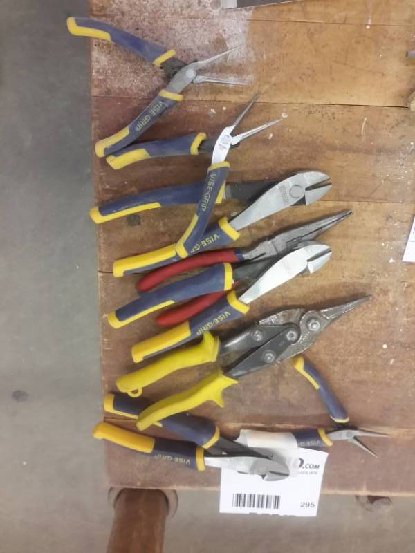 lot 295 image: Lot of nippers, long nose pliers and other as pictured