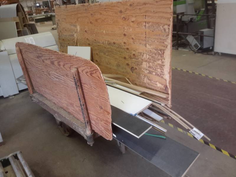 lot 320 image: Misc. hardwood on a Nutting type of cart..Nutting cart included.See closeups for typessizes of wood
