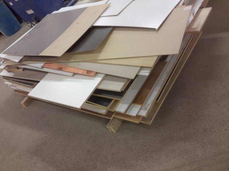 lot 351 image: This is a large lot of misc sizes and type of mfgr counter top.. Please inspect