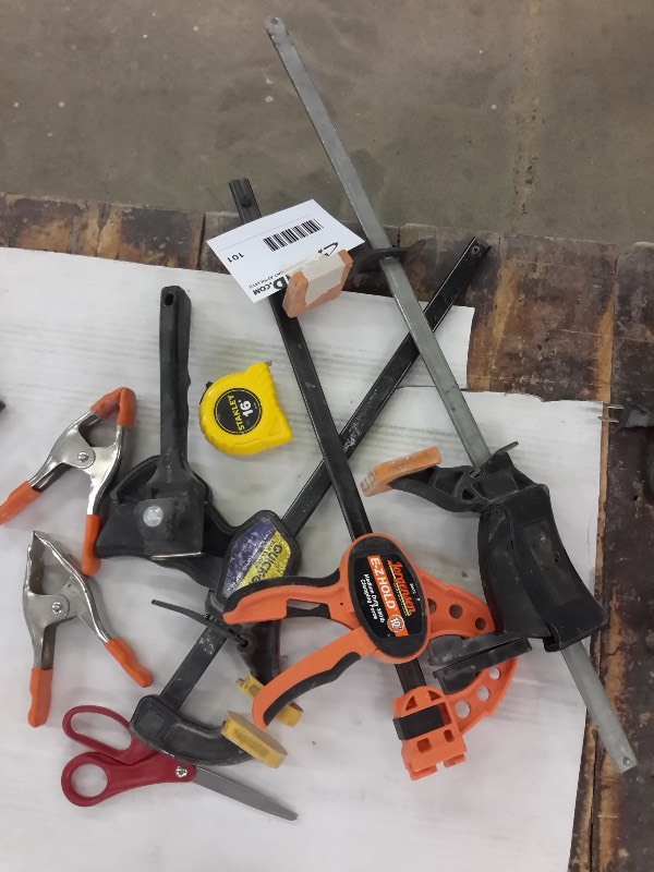 lot 101 image: Lot of clamps, scissor, tape measure