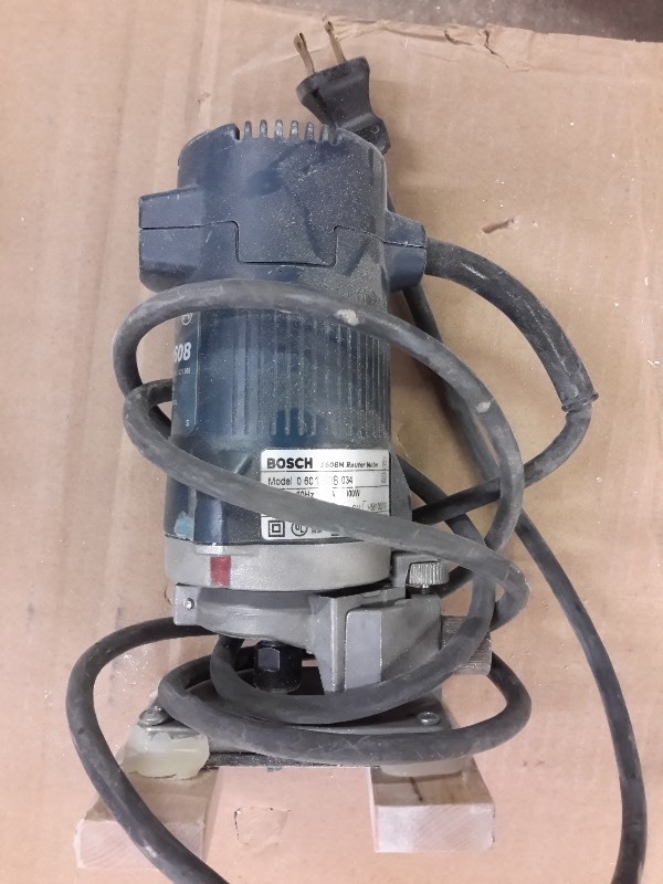 lot 105 image: Bosch 1608M Router..