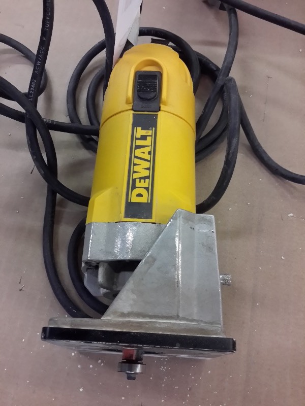 lot 124 image: DEWALT, Compact Router Base.  D26671, Type 1