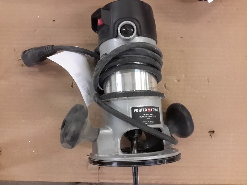 lot 160 image: Porter Cable Model 690LR Heavy Duty Router